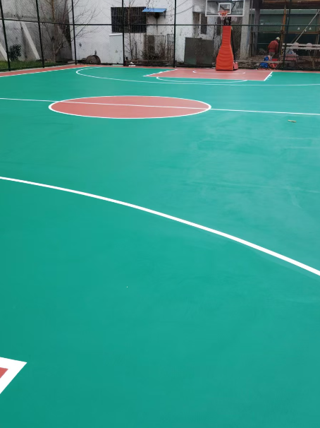 苏家屯 球场长期使用易出现地面开裂